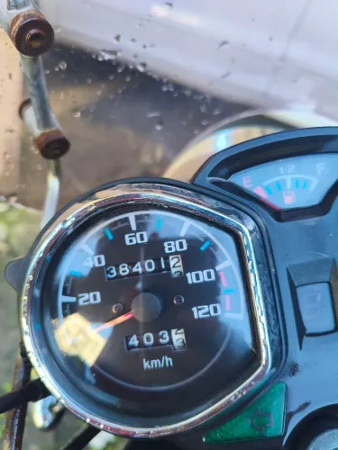 Vende se moto semi nova p pessoas estilosas.