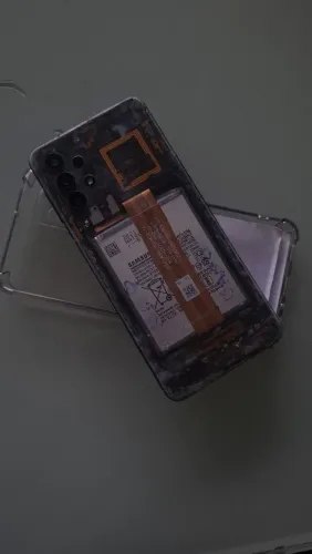 Vendo Galaxy A32 5G, 128GB de armazenamento, seminovo e sem marcas de uso.