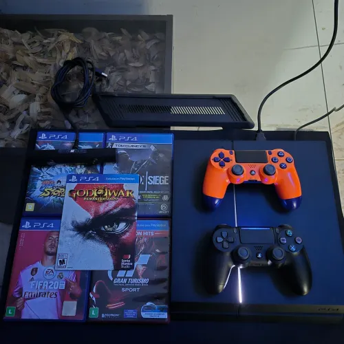 PS4 500GB - 2 controles