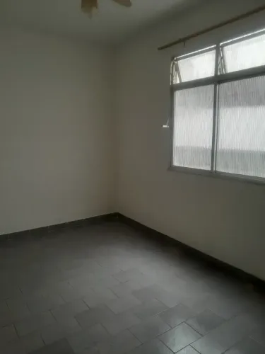 Alugo ótima casa de vila com um quarto no Riachuelo RJ