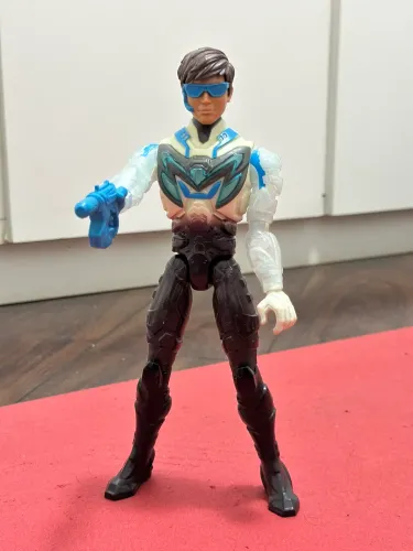 Boneco Max Steel