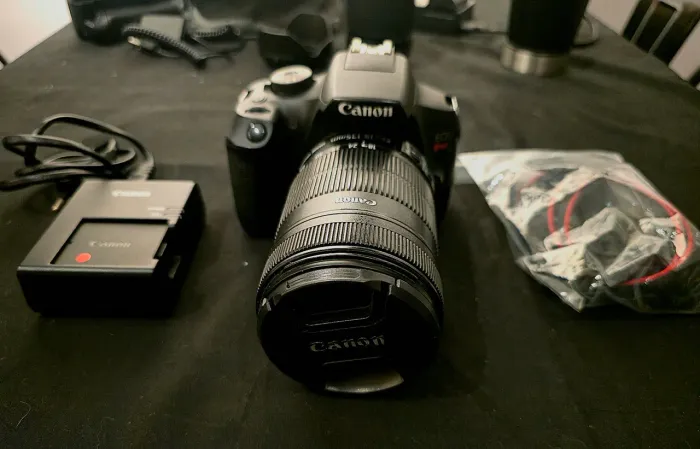 Camera Canon EOS Rebel T7 Completa