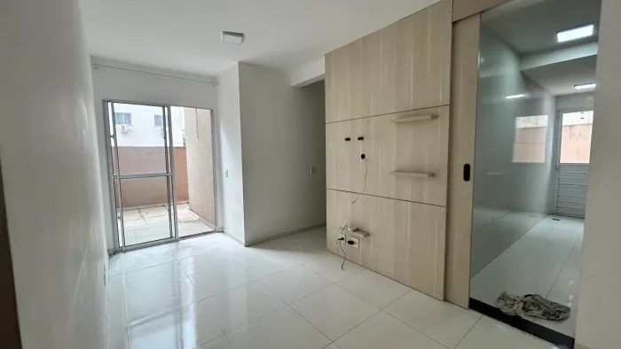 Apto 3 quartos e 2 quintais em Condomínio Club