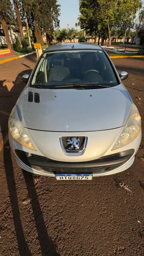 Peugeot 207 XR 1.4 Flex 8V 5P 2010