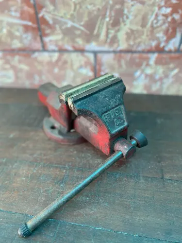 morsa de bancada 4 forjasul antiga das pesadas