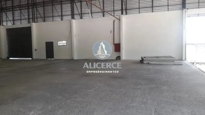 ALUGO GALPÃO COM 1700 M2 NO ALEIXO DOCUMENTADO