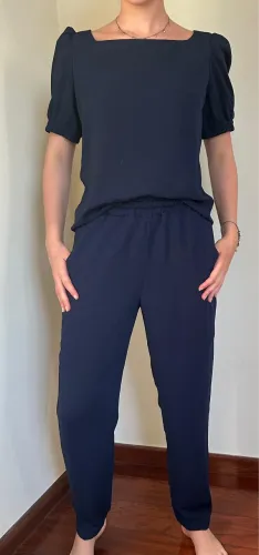 Conjunto calça e blusa azul marinho