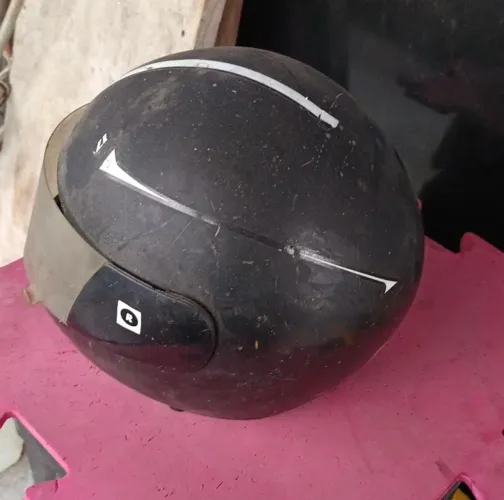 Capacete preto