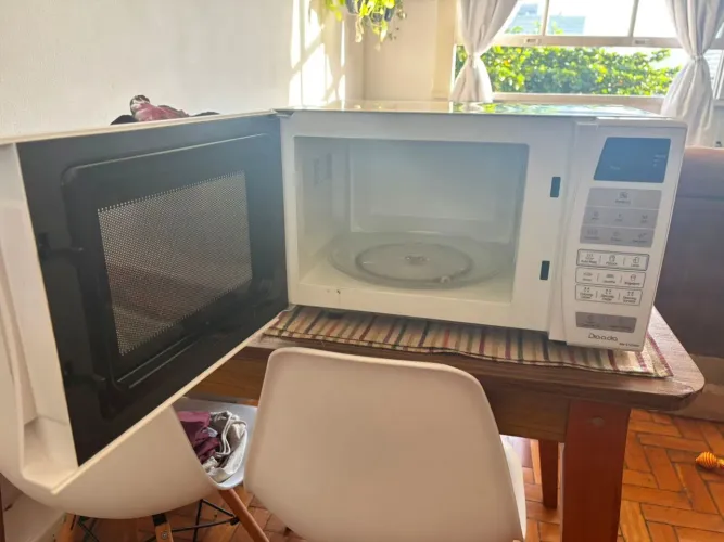 Micro-ondas Panasonic 21L NN-ST254W Branco