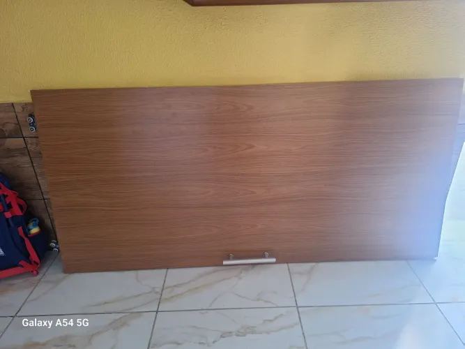 Vende se uma porta de correr MDF