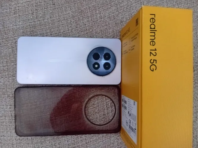 Celular semi-novo