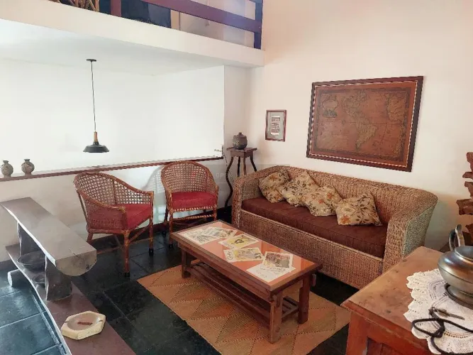 Open House vende casa no condomínio Colina Azul em Itaipu com 4 quartos e vista maravilhos