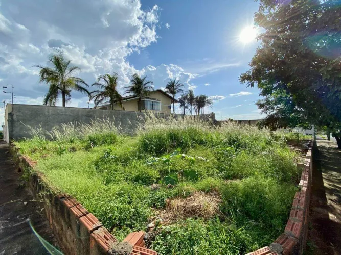 Terreno à venda com 892,80 m² no Parque do Mirante, em Uberaba.
