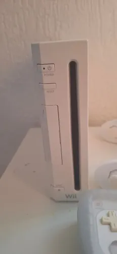 Console Nintendo Wii +580 jogos com 4 Wii Remote e Nunchuks, 2 Wii Motion+ e 2 Volantes