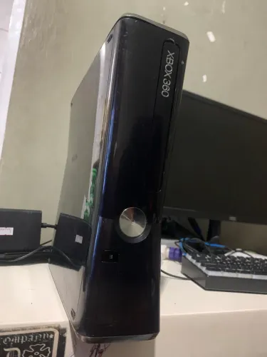 Xbox 360 slim black piano ( defeito) LEIA A DESCRIÇÃO 