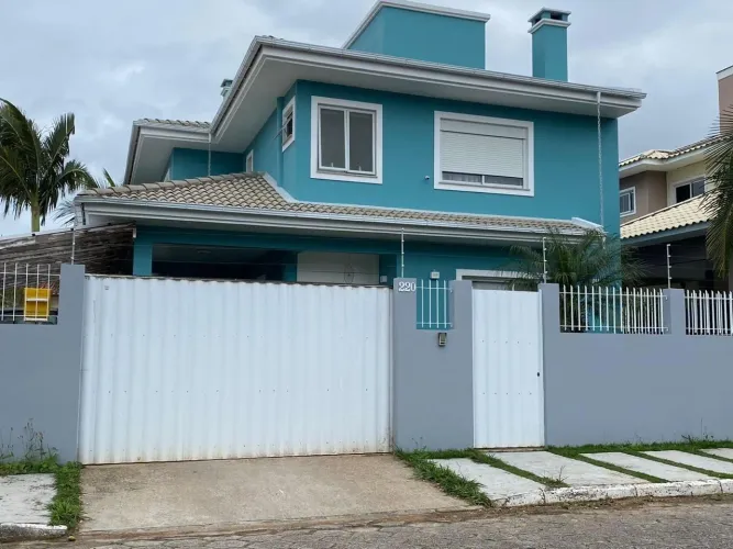 Casa de 4 dormitórios à venda no Carianos