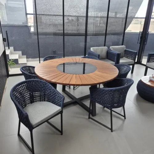 CONJUNTO MESA DE MADEIRA COM PRATO GIRATÓRIO + 6 CADEIRAS DE CORDA NÁUTICA