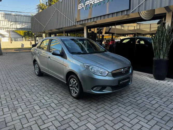 Fiat Siena Attractive 1.4 Fire Flex 8V 4P 2013