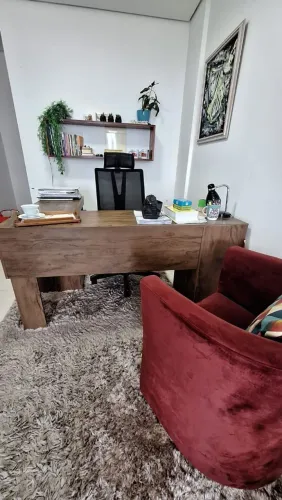 Escrivaninha semi nova