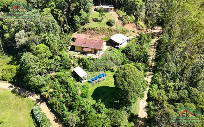 Sítio com casa 03 quartos em Águas Mornas
