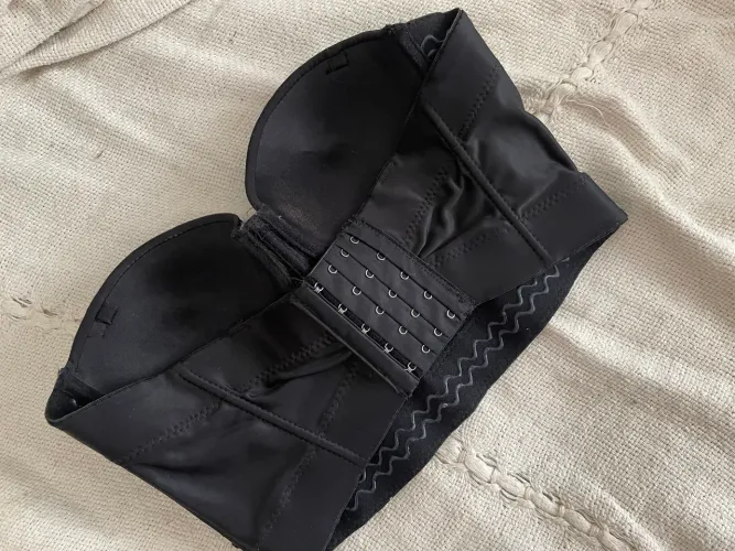 ? Cropped preto bordado com pedrarias ?