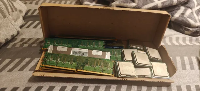Lote de Processadores Intel e Memória RAM DDR2 e DDR3