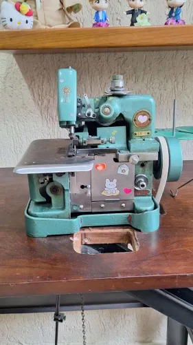 Máquina overlock semi-industrial