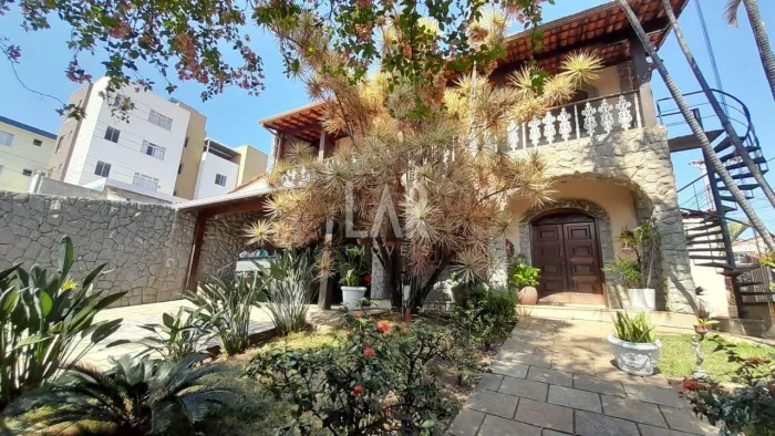 Casa para aluguel, 5 quartos, 1 suíte, 4 vagas, Universitário - Belo Horizonte/MG