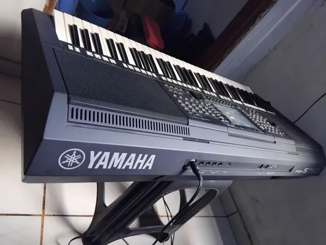 Teclado yamanha psr-s 750