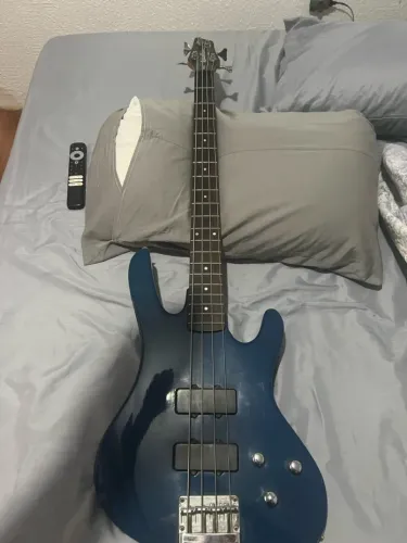 Vendo baixo Washburn 4 cordas Ativo