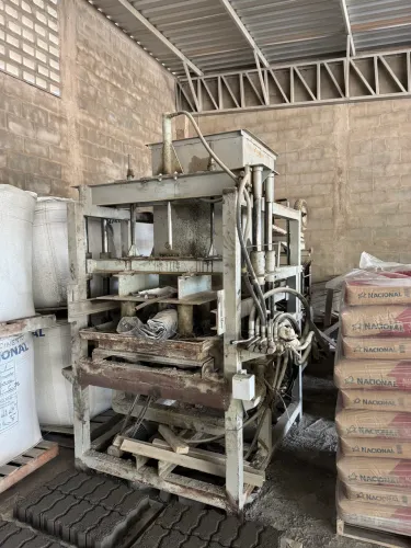 Máquina de bloco hidráulica usada 