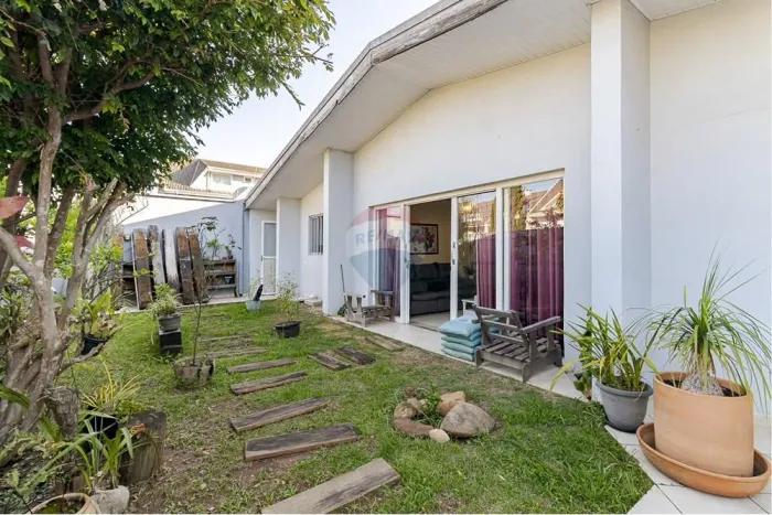 Casa térrea com quintal no Jardim das Américas, Curitiba