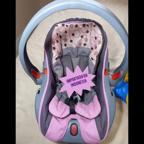 CADEIRINHA PARA CARRO IMPORTADA, SEMI- NOVA
