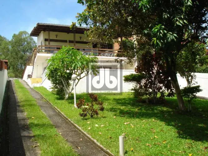 Casa Linear em Freguesia, Jacarepaguá, 3 Quartos, 1 Suíte, Piscina e Vaga Para 5 Carros. T