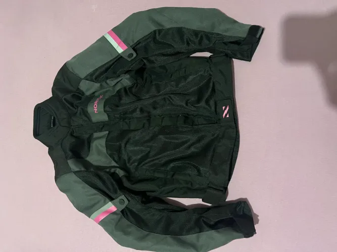 Jaqueta Norisk Trip Air Preto com Rosa