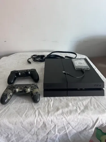 Ps4 500g 2 controle 1 Hd externo 1T + GTA5