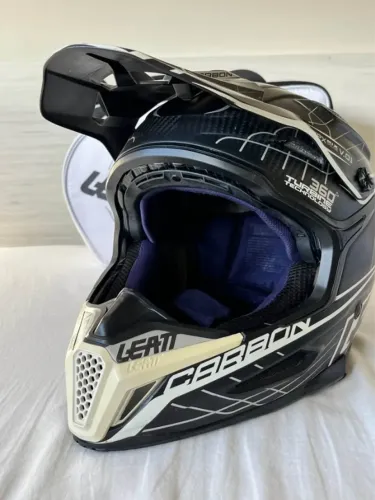 Capacete LEATT GPX 6.5 CARBONO