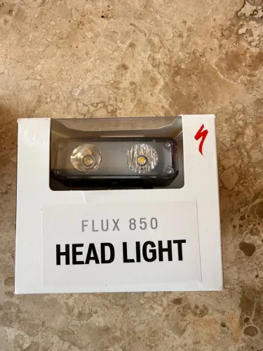 Farol specialized Flux 850 lumens 