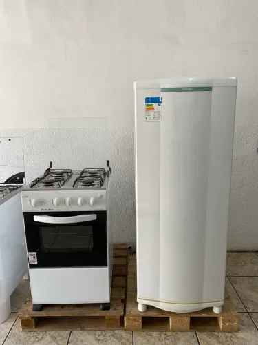 Geladeira e fogão 4 bocas - ENTREGO