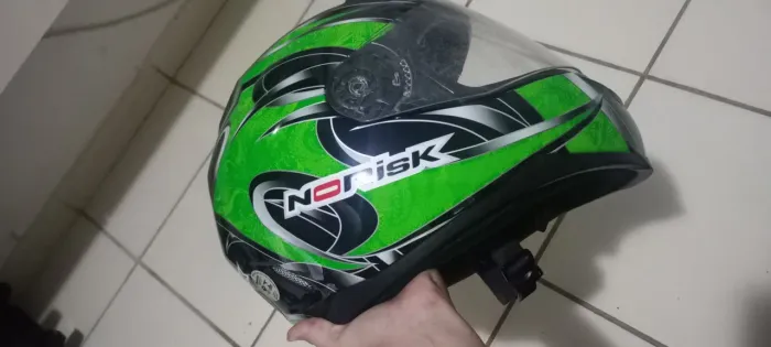 Capacete Norisk semi novo 58