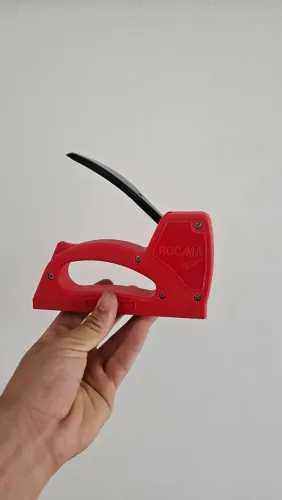 Grampeador Manual/Tapeceiro Rocama Slim (Grampos Inclusos)