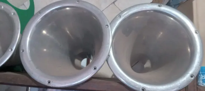 Corneta caneco de alumínio .