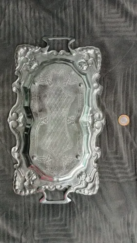 Bandeja Inox ou Aluminio Antiga com Bordas e Alças Trabalhadas