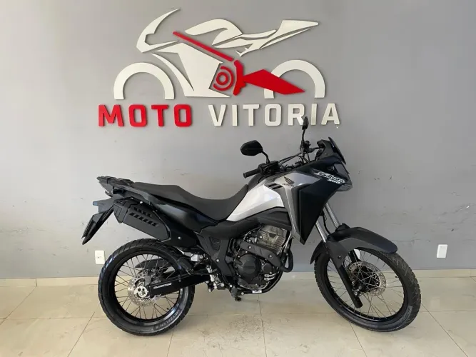 Sahara 300c abs baixíssimo km muito nova aceito motos 