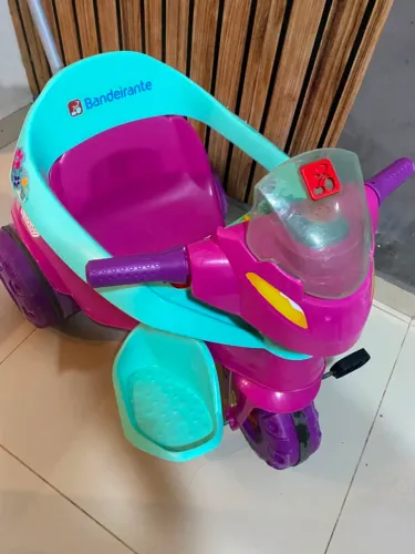 Vendo Triciclo Velobaby G2 Passeio & Pedal (Rosa) Bandeirante em ótimo estado completo?