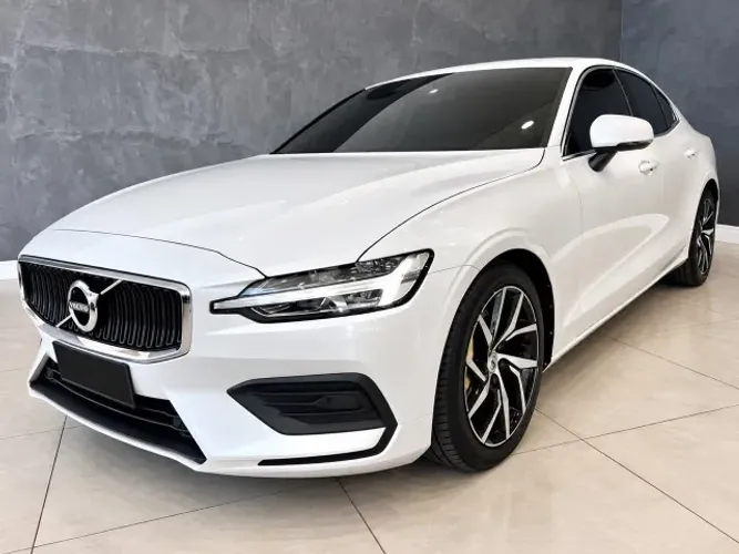 Volvo S60 T-4 Momentum 2.0 190cv 4P 2020