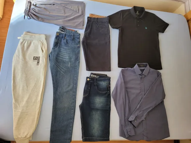 Calça, camisas e bermudas: roupas masculinas 