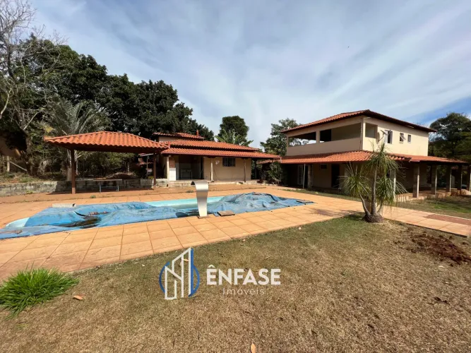 Fazenda/Sítio/Chácara para venda possui 2000 metros quadrados com 5 quartos