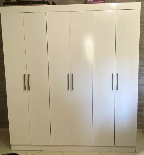 Guarda roupa casal - 6 portas e 3 gavetas