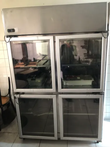Expositor de inox 4 portas de vidro 